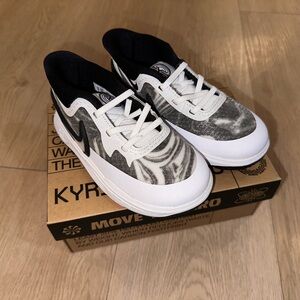 KYRIE 8 (TD) Black White / Size 10c